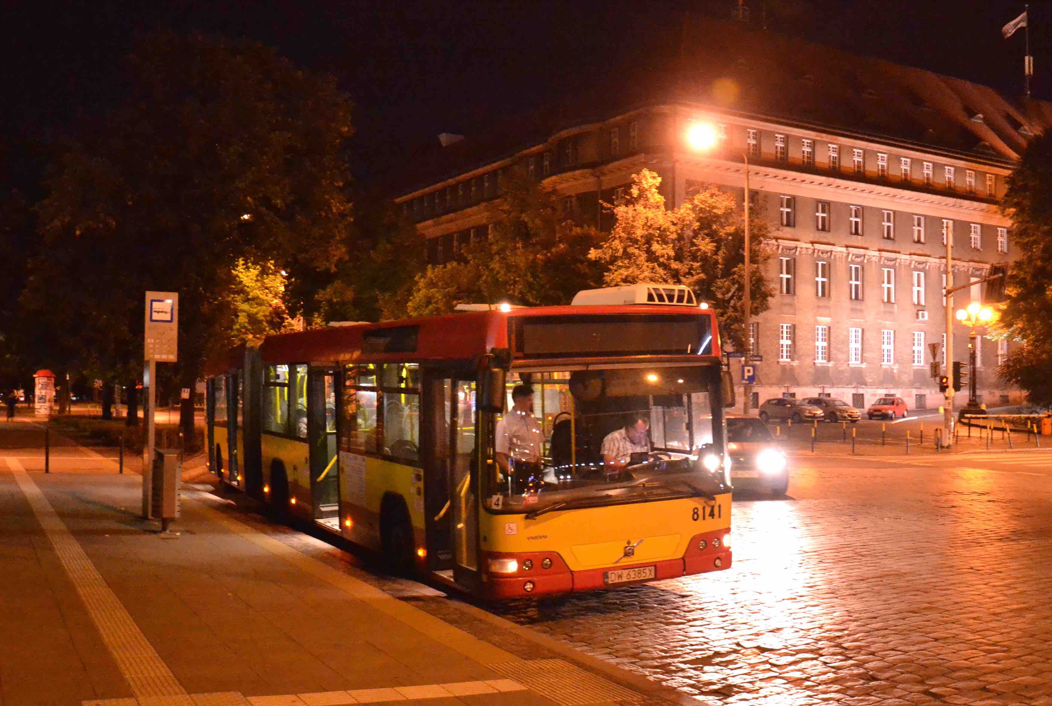 Autobus linea notturna